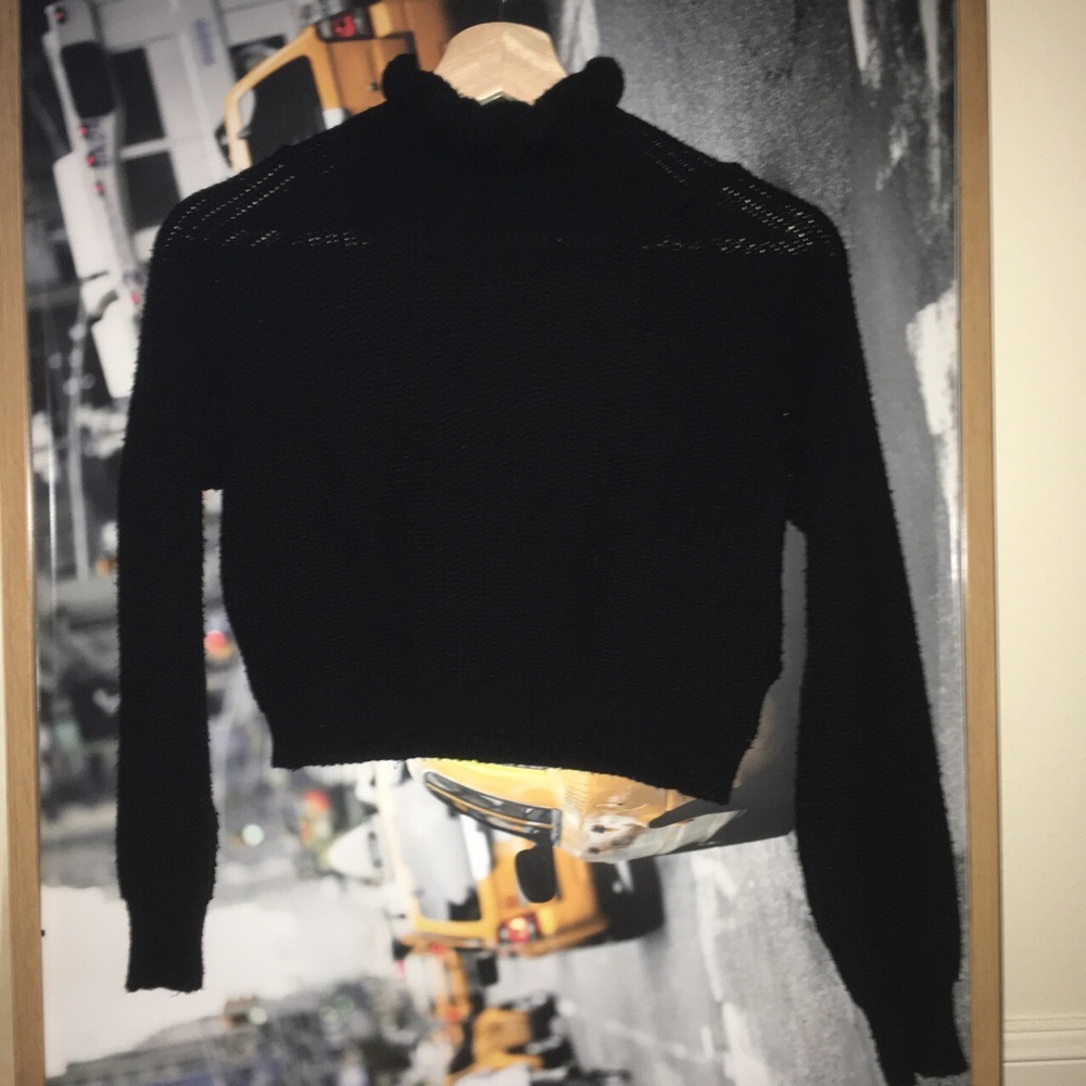 BLACK CROP SWEATER - SIZE SMALL